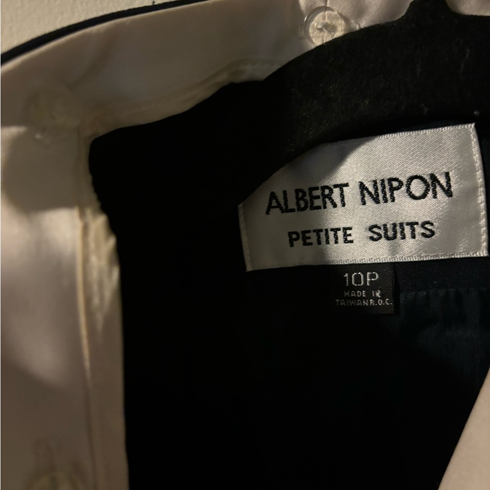 Albert Nipon Blazer - image 2